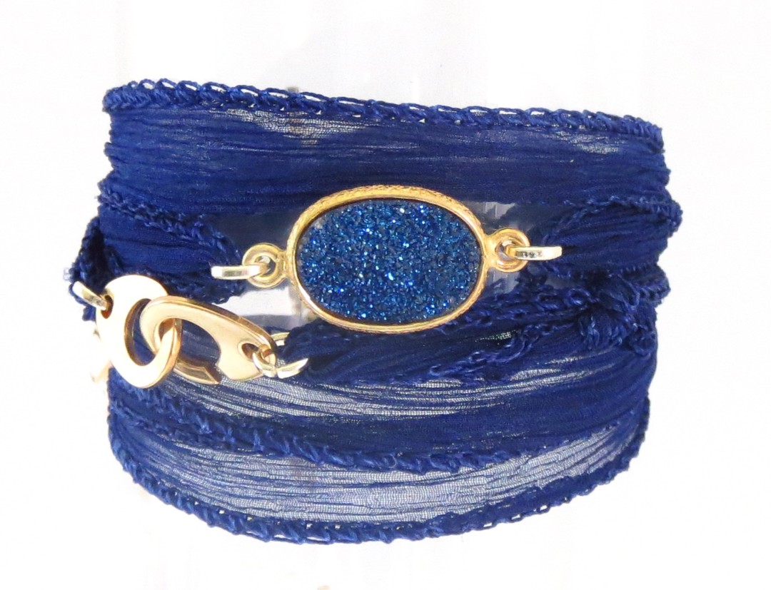 Bracelet en soie Gemma et quartz druse bleu nuit