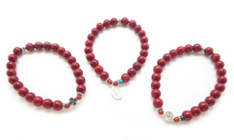Les trois modèles possibles de bracelet Trilogy en corail bambou rouge