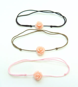 Bracelet avec rose en résine
