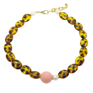 Ras de cou Gabrielle perles léopard et perle rose