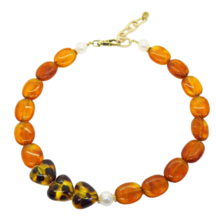 Ras de cou Gabrielle perles ambre et cœurs léopard