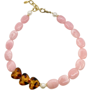 Ras de cou Gabrielle perles roses et cœurs léopard