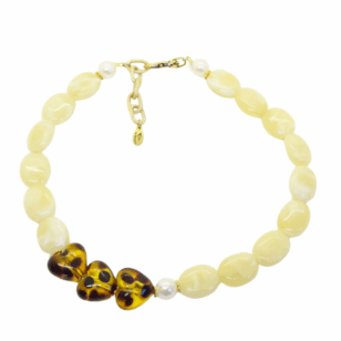 Ras de cou Gabrielle perles ivoires et cœurs léopard