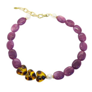 Ras de cou Gabrielle perles violettes et cœurs léopard