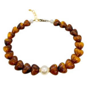 Ras de cou Gabrielle cœurs ambre et perles blanches