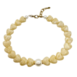 Ras de cou Gabrielle cœurs ivoire et perles blanches