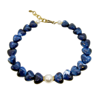 Ras de cou Gabrielle cœurs marine et perles blanches